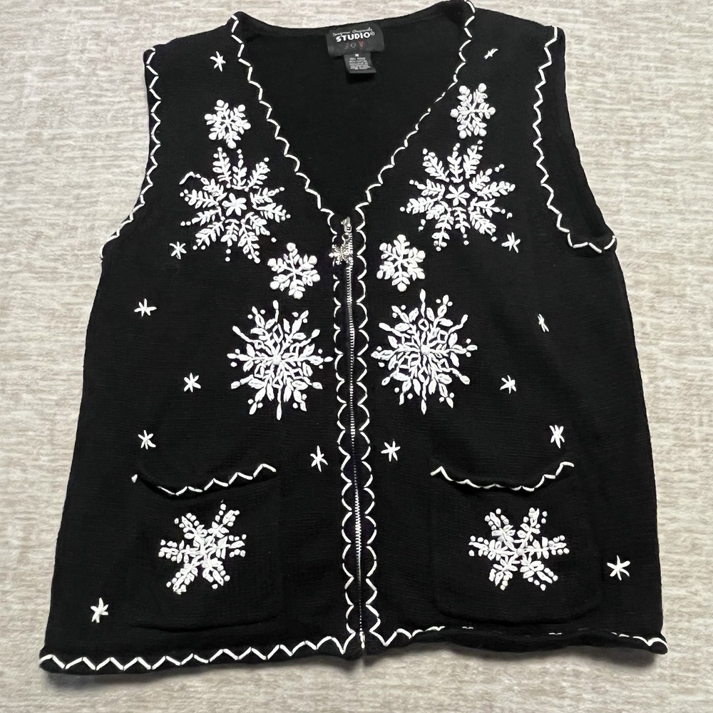 Designer Originals Studio Joy Women's Sweater Vest M Black White Snowflake Embro